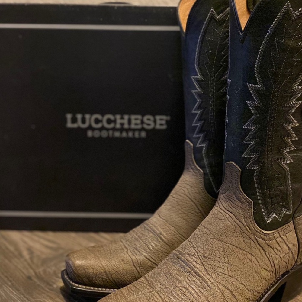 Lucchese Harrison sheep skin cowboy boots size 9D.